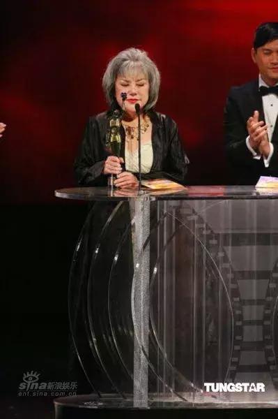 60元硅胶整容失败鼻歪脸斜，红极一时被封杀，如今自曝患癌