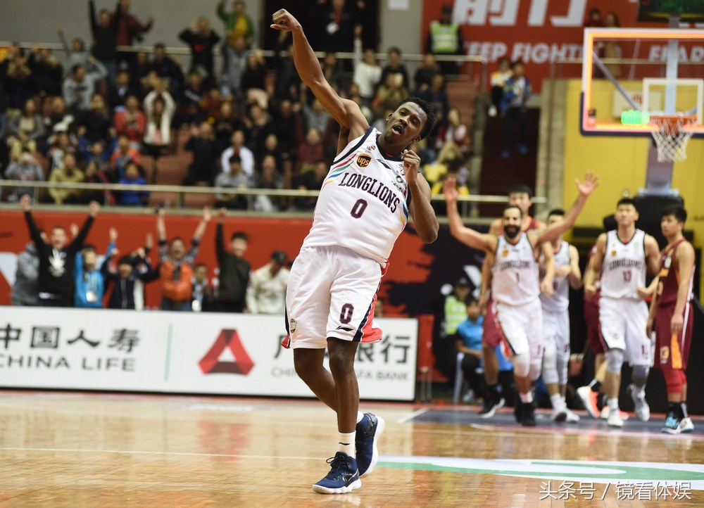 2017镜看体娱与佛山体育的50瞬间｜与巴萨球员偶遇与草根球星并肩