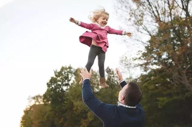 猪队友带娃教学视频,猪队友带娃危险视频