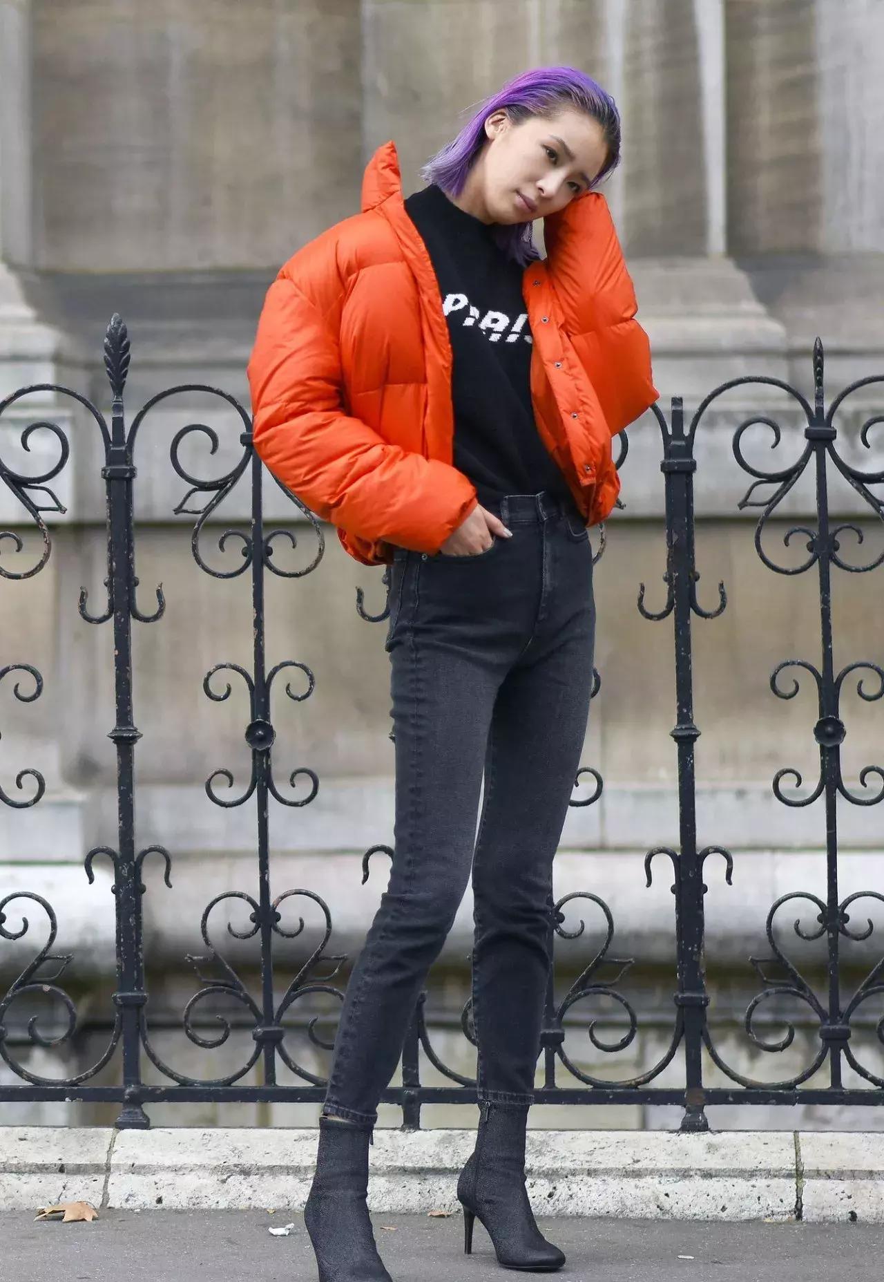 卫衣款羽绒服搭什么裤子,羽绒服卫衣冬季搭配保暖时髦