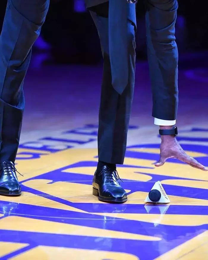 上赛季湖人队9号球员,湖人队历史上穿84号球衣的球员