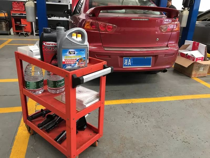 老迈腾和新迈腾综合测评,7年车大保养都需要做什么