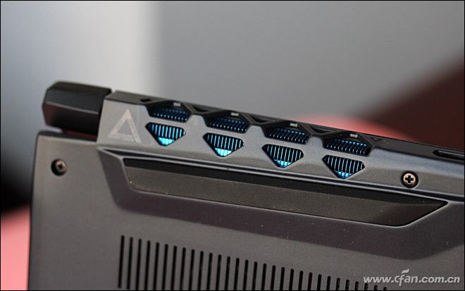 谁说超薄本不能流畅吃鸡？这款宏碁掠夺者Triton700表示不服！