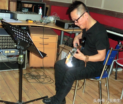 当年他仅唱了一首歌，就让亿万观众给记住，而听过的几乎都红了眼