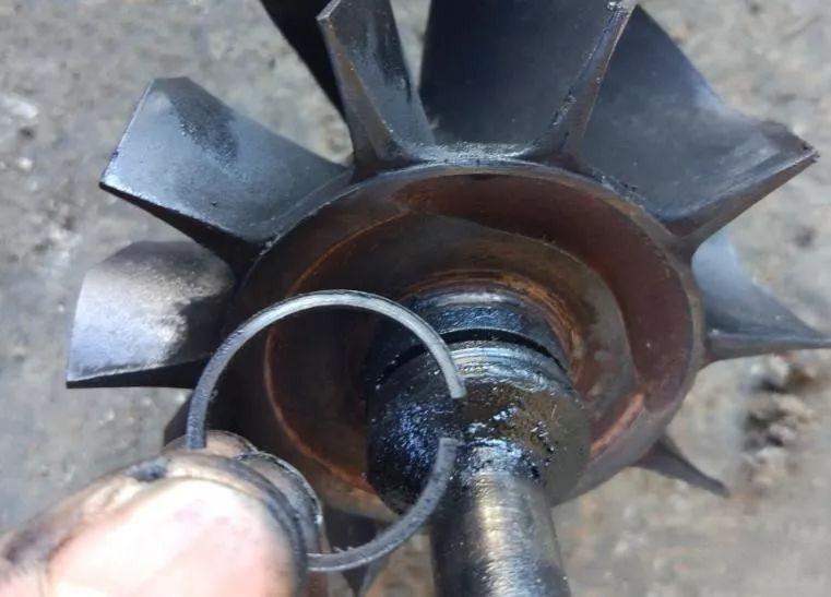 挖机涡轮增压器有什么用,每个挖机都有涡轮增压器吗