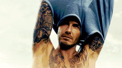 纹身的也是你,洗纹身的也是你!这些动图看完,我都替你疼……