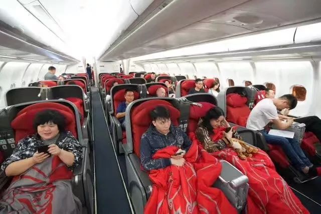 上午在广州捂白过严冬,下午在塞班岛放肆晒黑