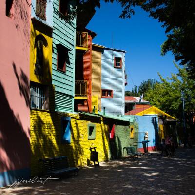 恋与制作人伴你身边,恋与制作人在你身边选谁比较好