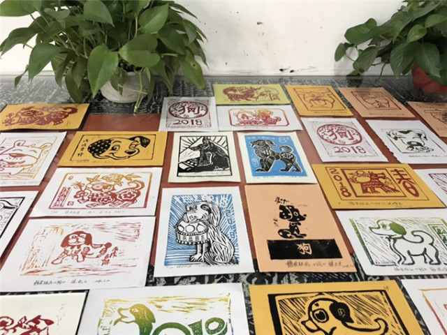 狗年要来了！浦江这所小学做的画有点意思的