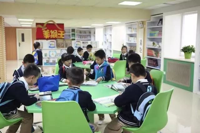 家校合作创设氛围促进绘本阅读,小学绘本阅读校本课程开发方案