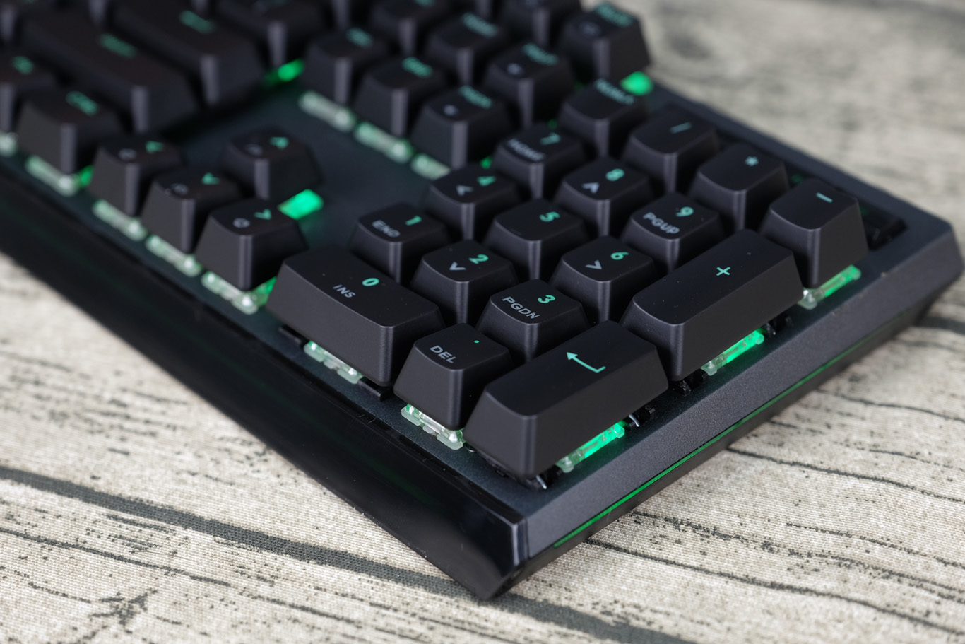 酷冷至尊单手机械键盘测评,酷冷至尊机械键盘测评