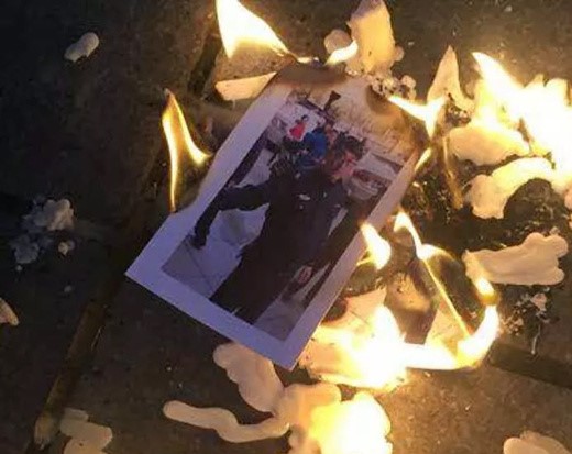 爱狗人士救狗死亡,爱狗人士给狗办葬礼