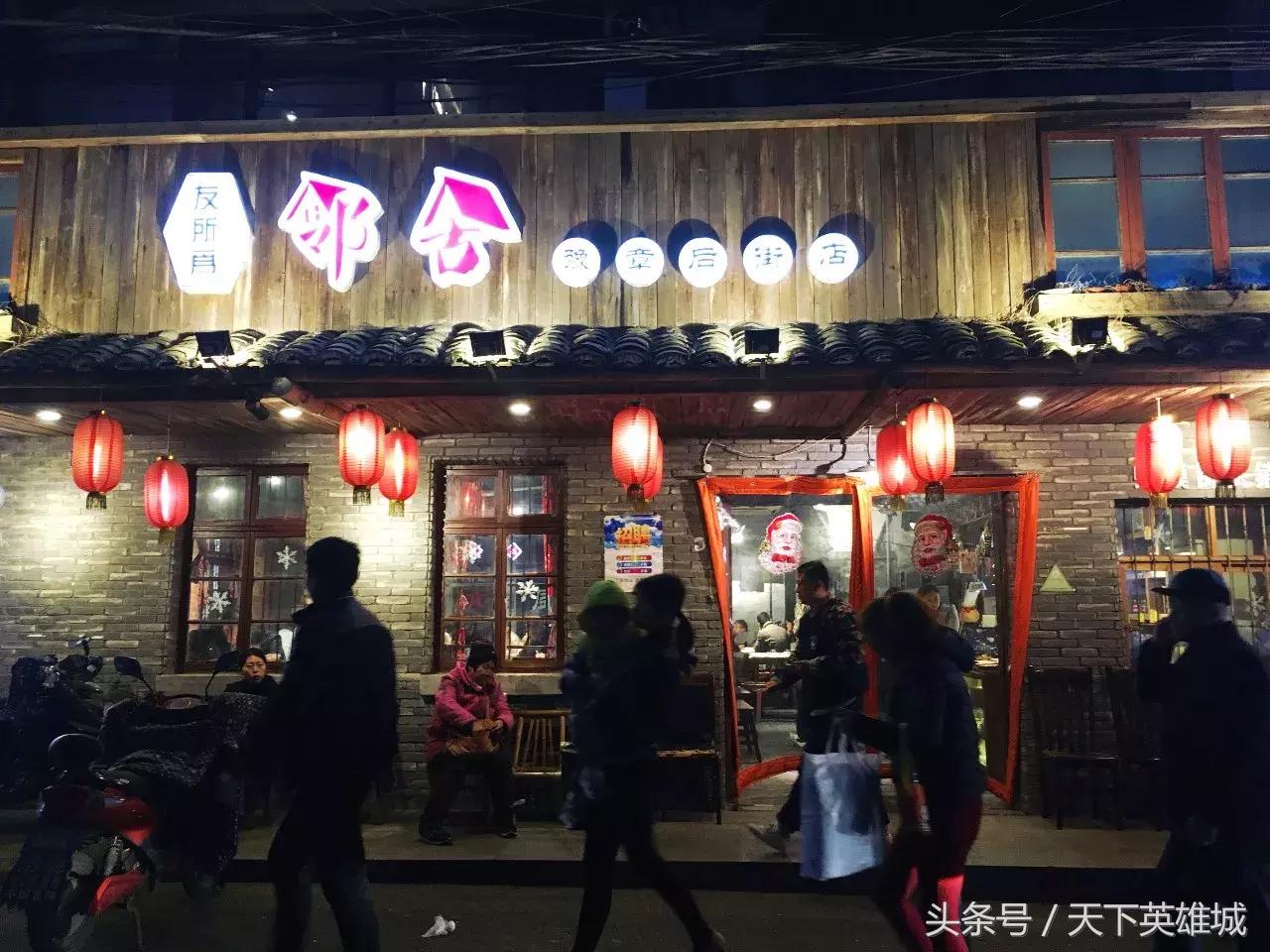 短短一条三百米的街，竟让人从白天走到黑夜……