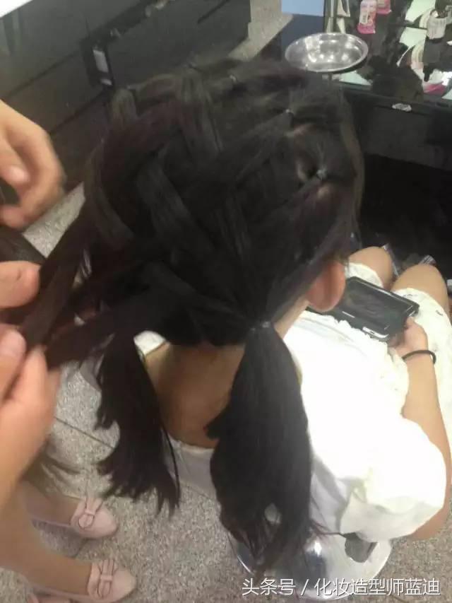 编发教程拉拉队,三股瀑布辫编发步骤图解