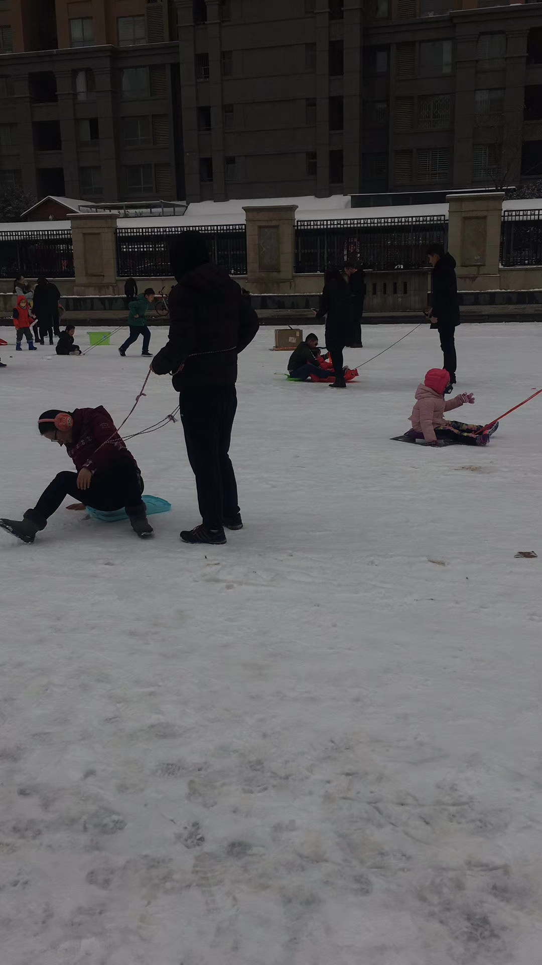 滑雪场滑雪装备有哪些,滑雪场地的滑雪工具