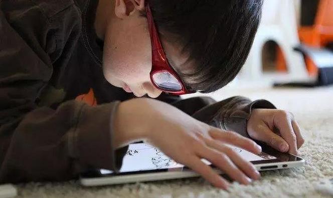 5岁孩子高度近视,为啥有些小孩先天高度近视