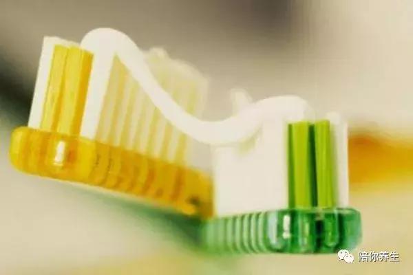 含氟牙膏和不含含氟牙膏区别,含氟牙膏安全吗