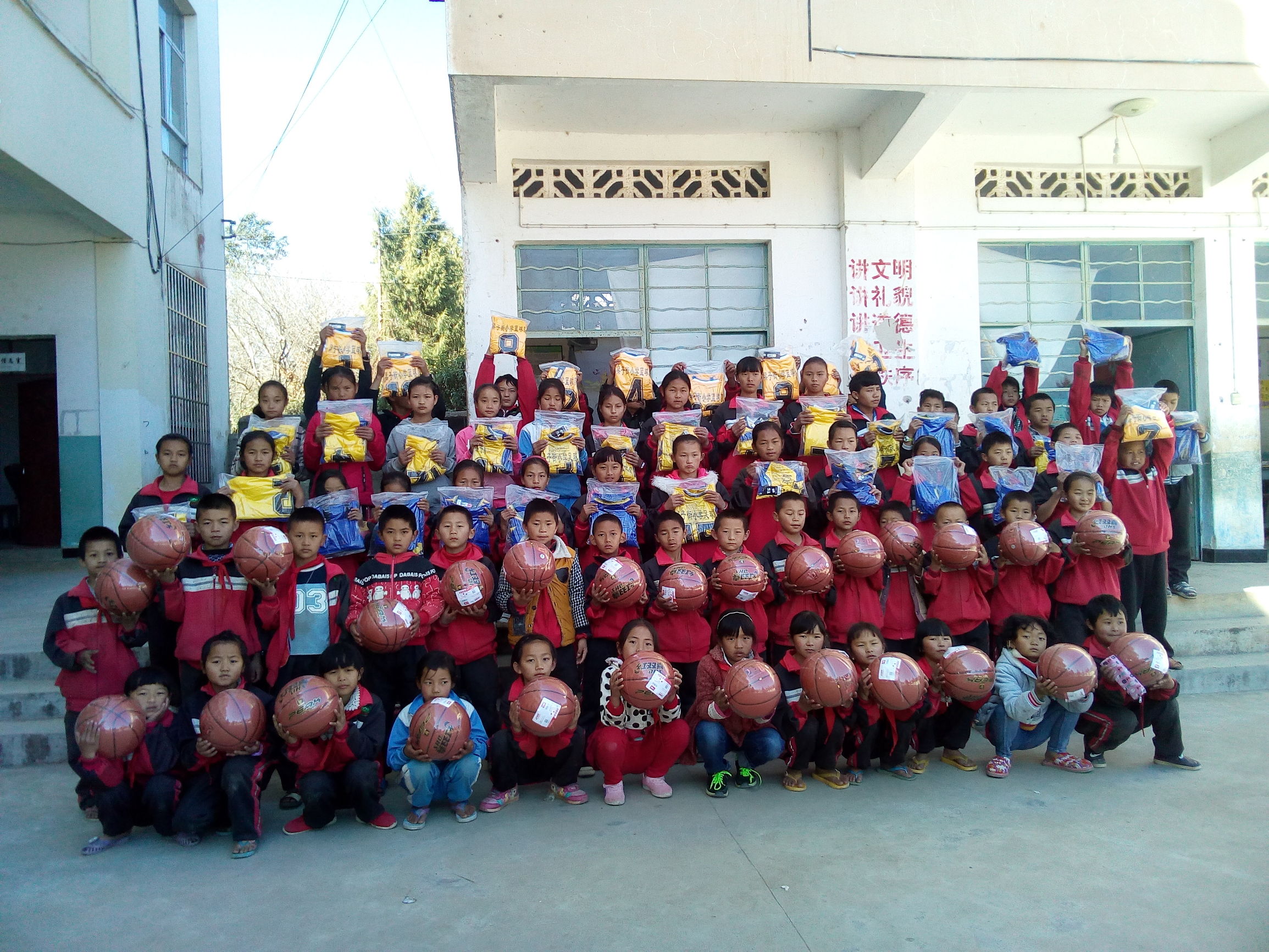 简报模板小学,梁河县平山乡梁子街小学