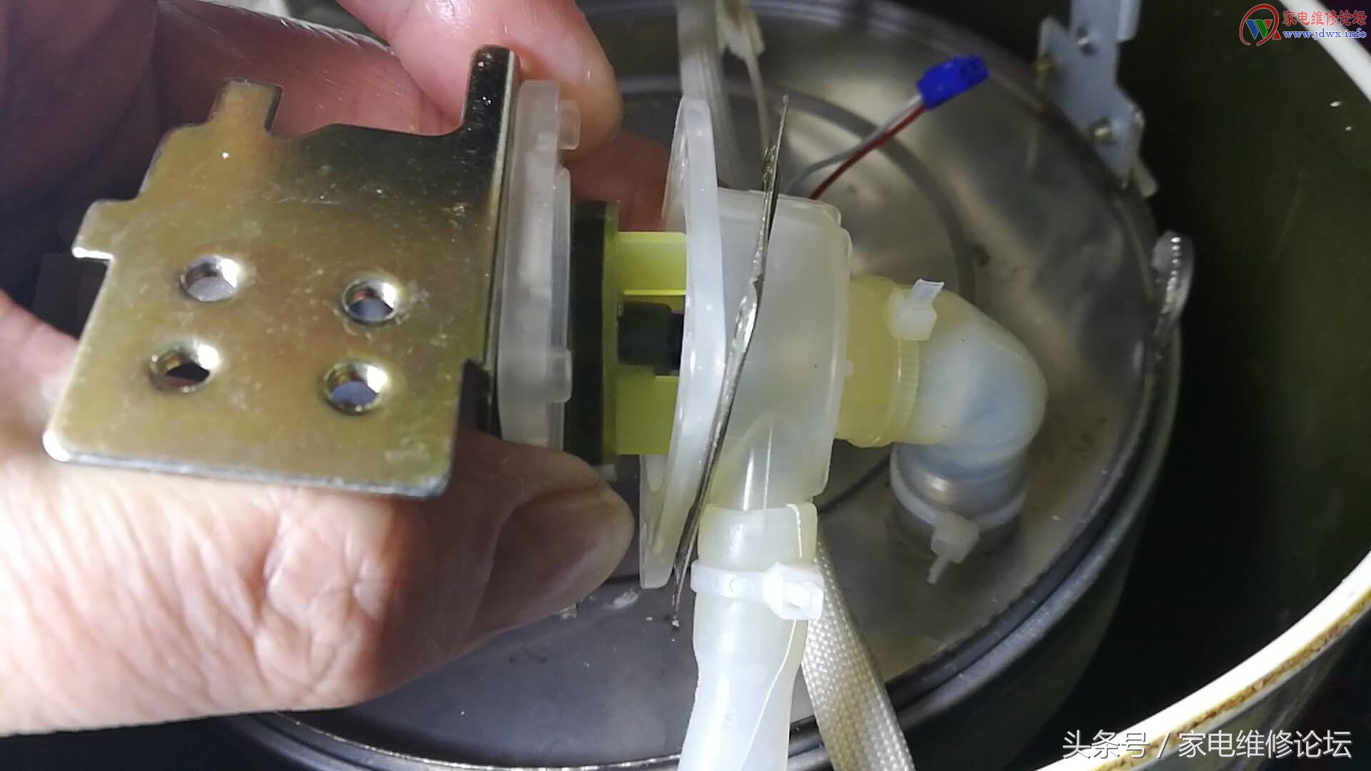 电热水壶不上水故障拆抽水泵,电热水瓶不出水如何维修