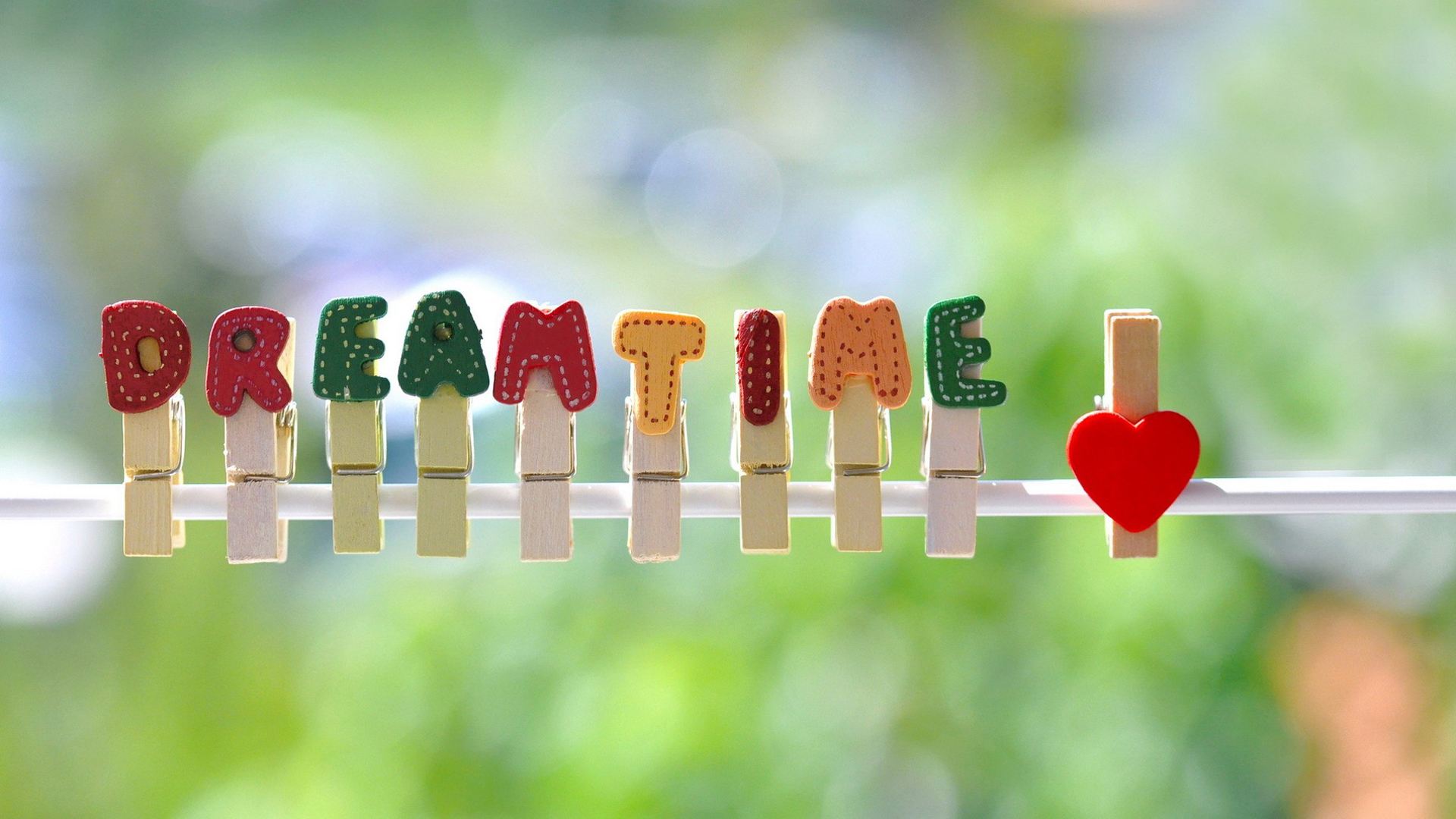 五颜六色属于表示颜色的词吗,垂柳短文中表示颜色的词有哪些