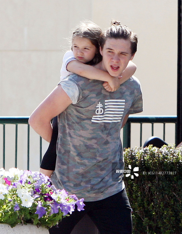 布鲁克林O型腿严重致身高成迷，妹妹小七可要负责到底