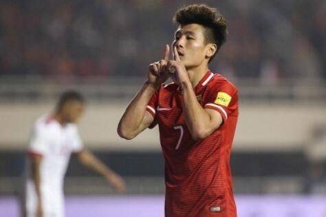 韩寒踢球,韩寒踢足球说踢不过小学生视频