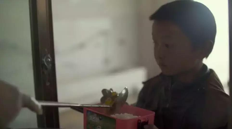 全网都在心疼这个男孩原视频,全网都在心疼这个十九岁男孩