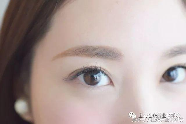 嫁接睫毛后，顾客眼球红肿的原因是什么？