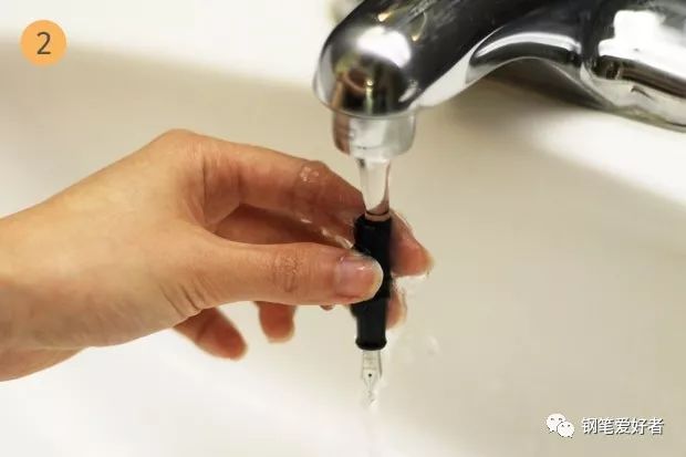 钢笔怎么在不拆卸的情况下清洗,钢笔保养小技巧之怎样清洗钢笔