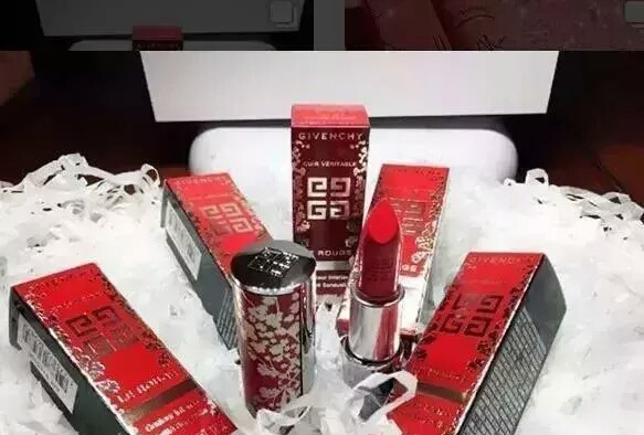 纪梵希新年特别系列女装,纪梵希新年限定2021的质感