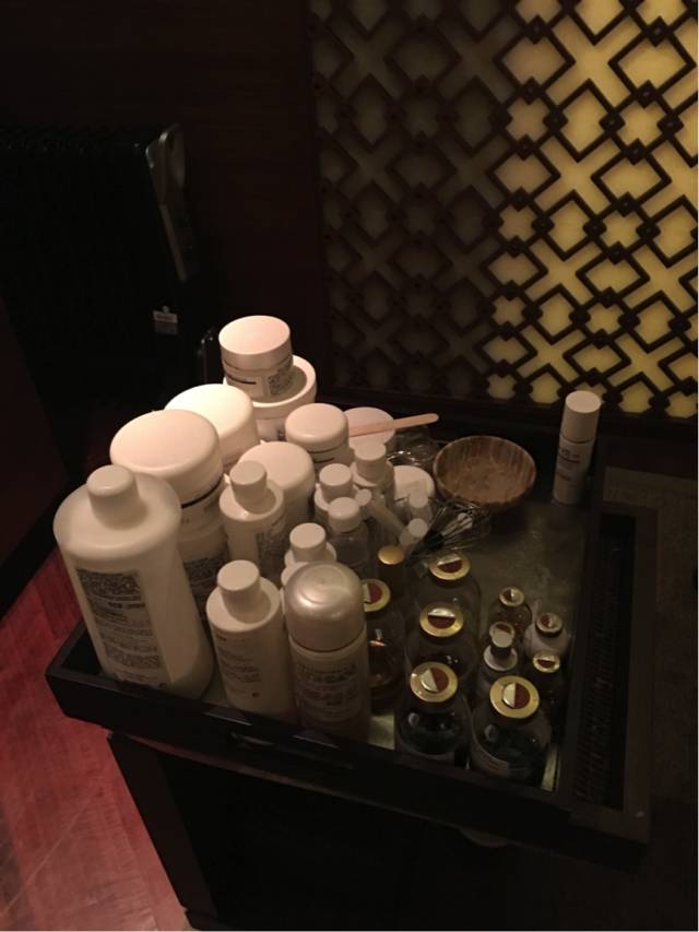 “她”这样被悦游宠爱了：营养餐、精华护理、360度造型服务、艺术中心畅游