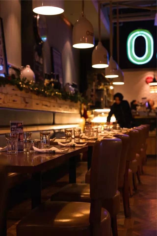 家附近居然藏着这么一家露天餐厅,市中隐藏的特色餐厅