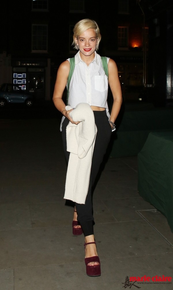 还没high够就要乖乖上班你的假期穿美裙我偏要任性的“裤潮”一回！