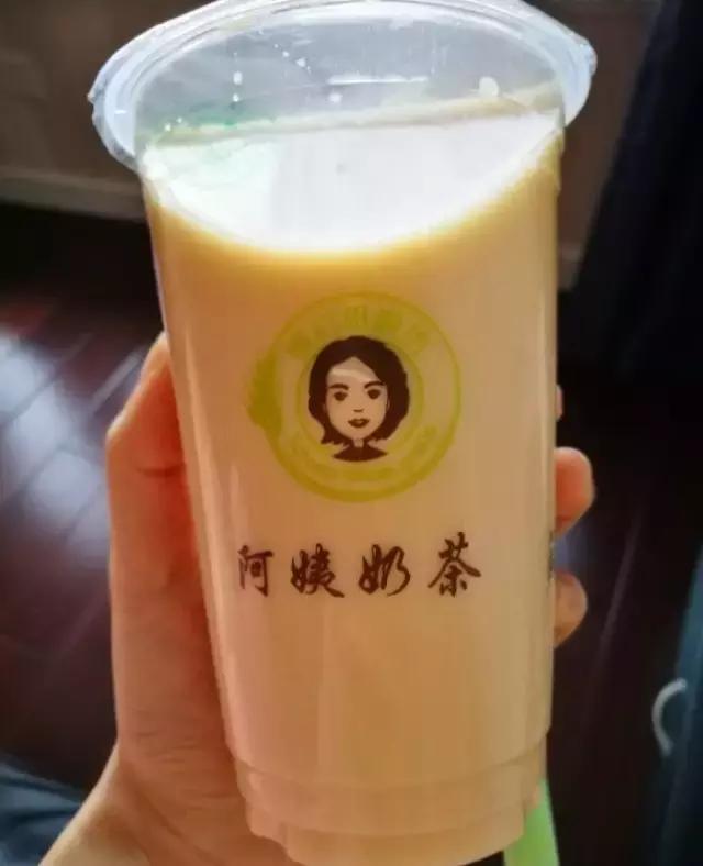 广州奶茶店被挤爆,奶茶店被挤爆