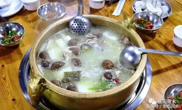 热气腾腾驴肉火锅看着就好吃,特色滋补驴肉火锅