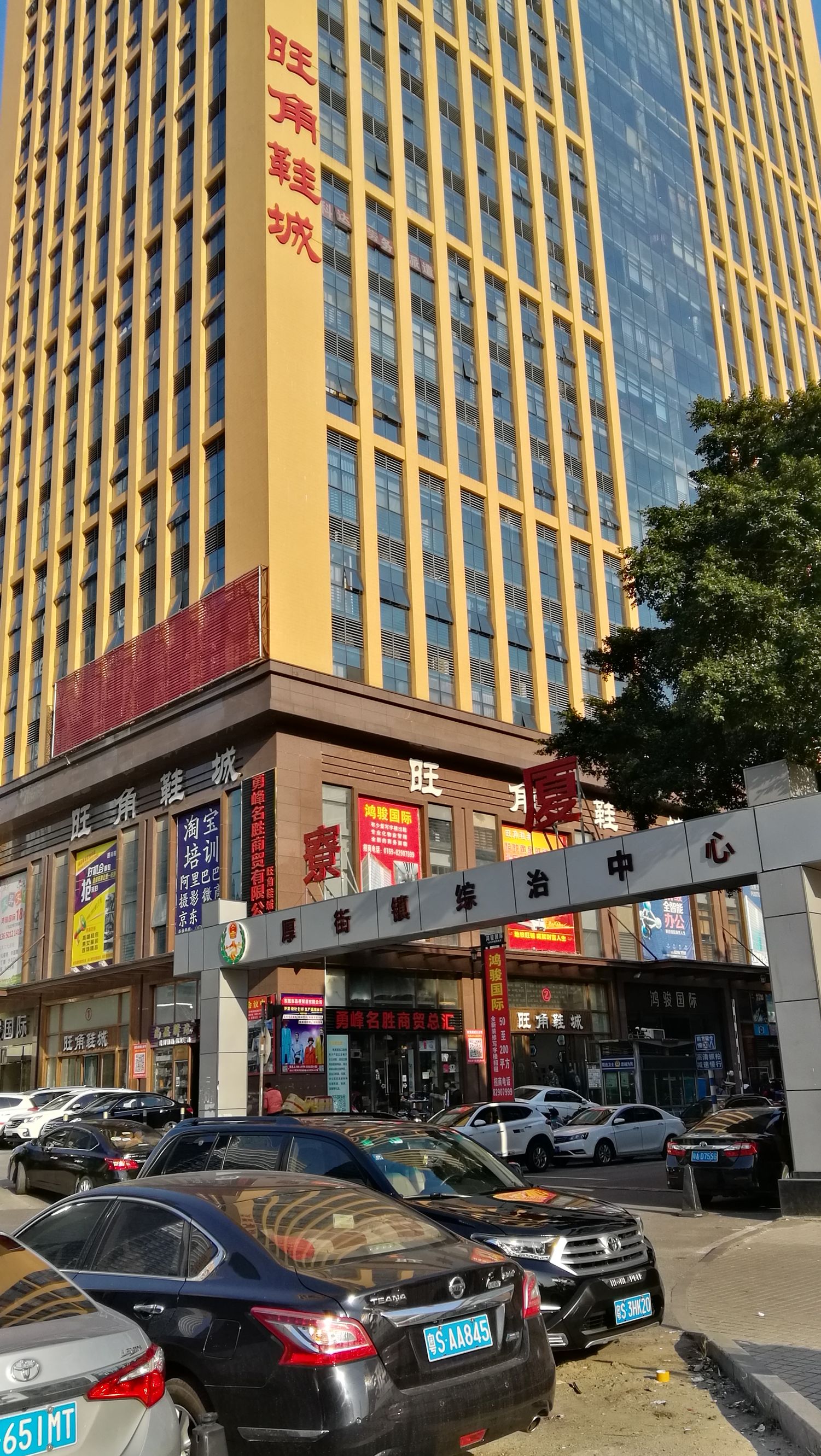 中国最大鞋服基地在哪里,中国最大的外贸服装批发市场