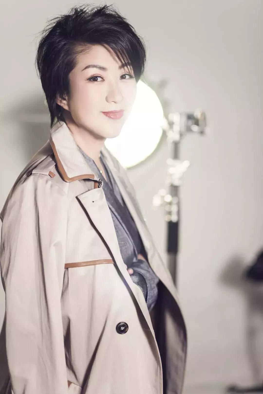 大佟小议专访文绣30年龙头企业掌门人：吴承洁，活出老姐范儿