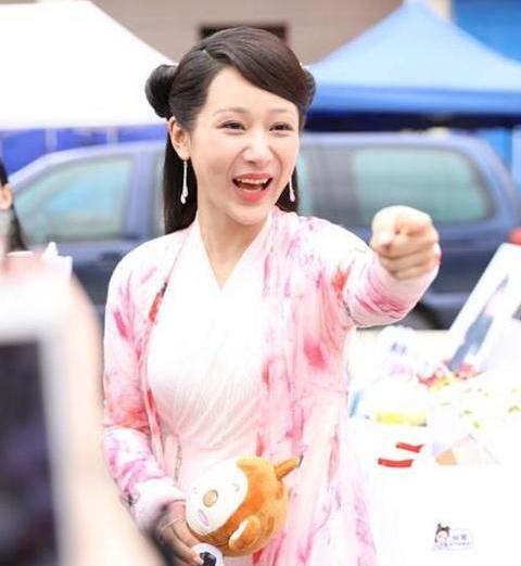 杨紫素颜法令纹明显吗,杨紫法令纹和嘴角纹怎么这么深