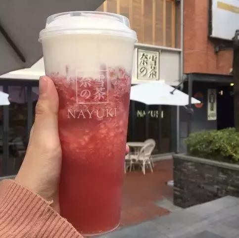 广州奶茶店被挤爆,奶茶店被挤爆