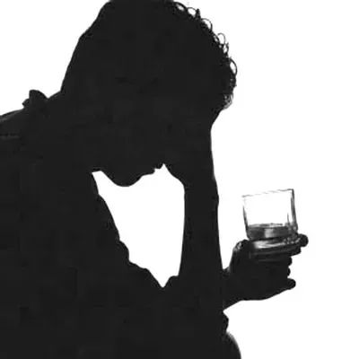 这是个什么情况？年轻小伙抱着牛奶狂喝不停？