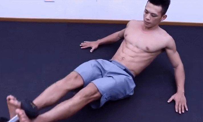 腹肌哑铃负重训练方法,练腹肌怎么注意腹部发力