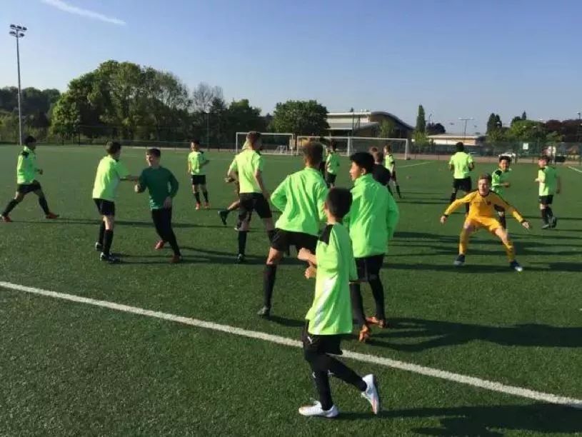 门德斯参加活动,门德斯庆祝金球