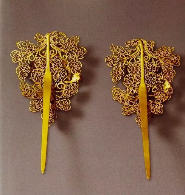 看完这5类珠宝设计，抛弃「猪精」，做维纳斯女孩吧