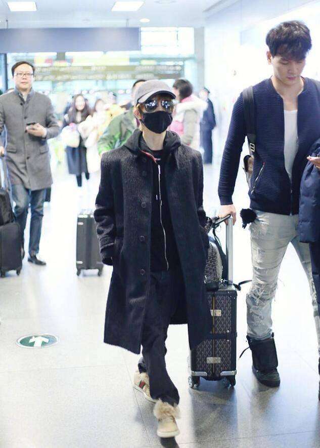 郭敬明保镖,郭敬明现身机场