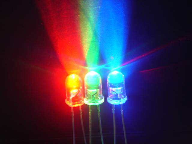 二极管种类与用途的区别与联系,二极管的分类及各自的用途