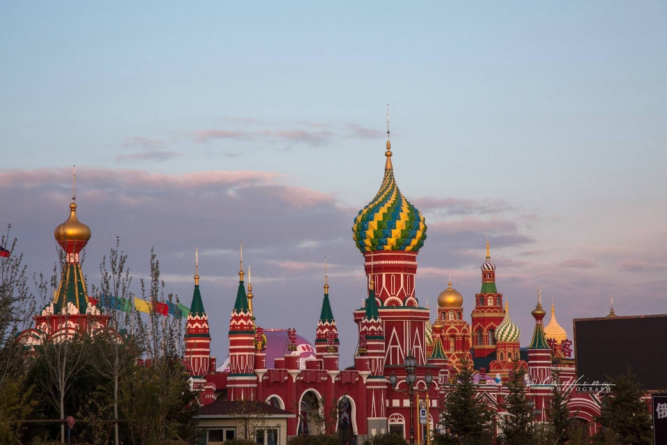 为了看一场正宗俄罗斯热舞表演，我们千里迢迢地来到了满洲里