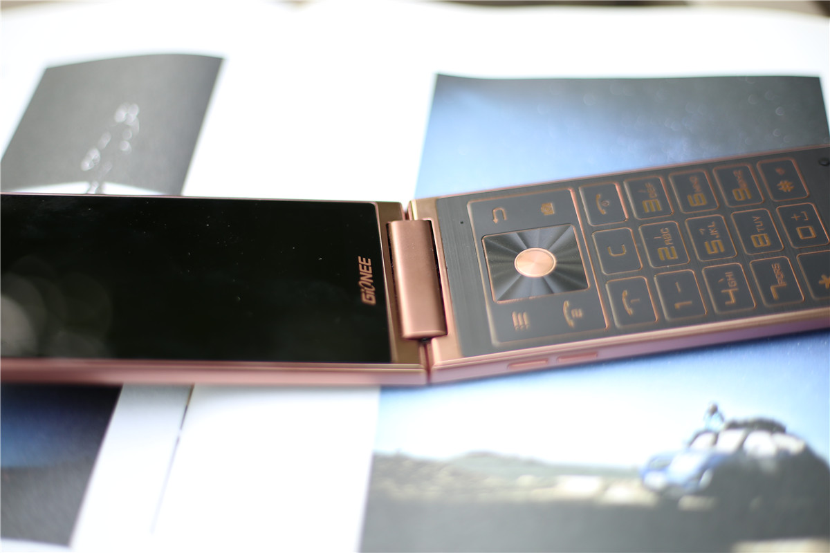 金立w2017翻盖手机价格,金立翻盖手机与三星哪个好