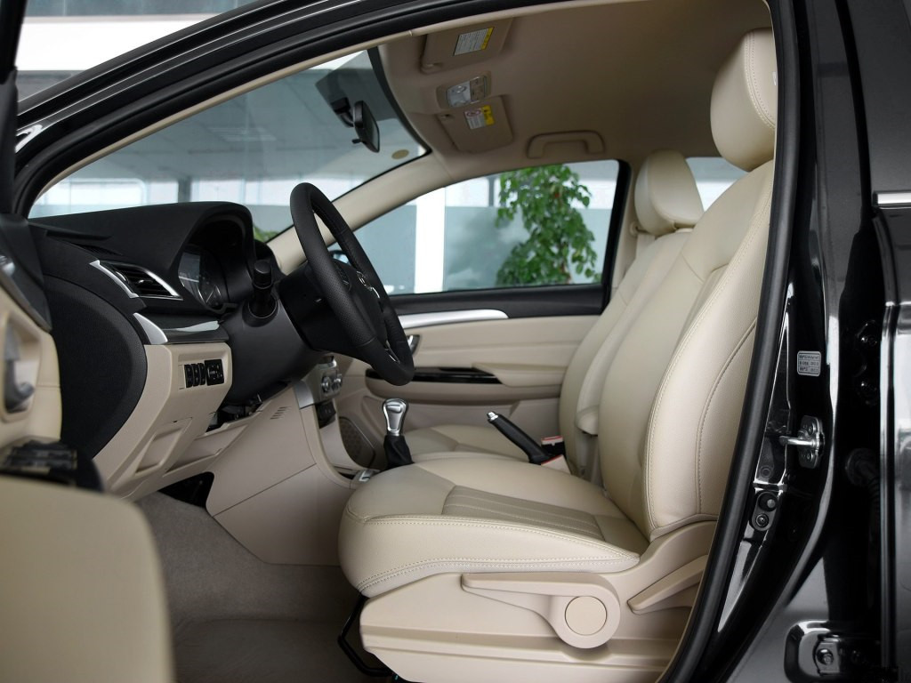 长城c302015款1.5手动舒适型,长城c302015款1.5自动舒适型