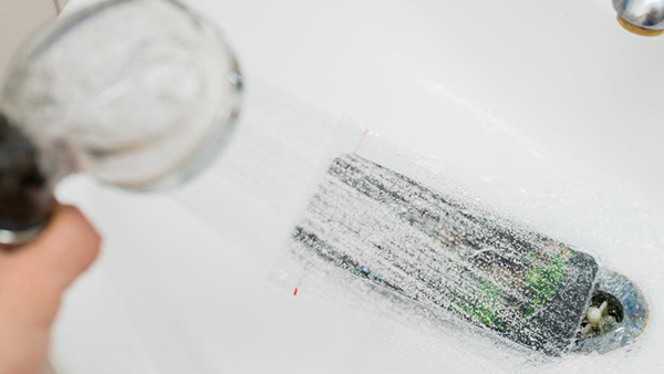 iphone手机掉水里照片怎么弄回来,手机iphone掉河里了正确处理方法