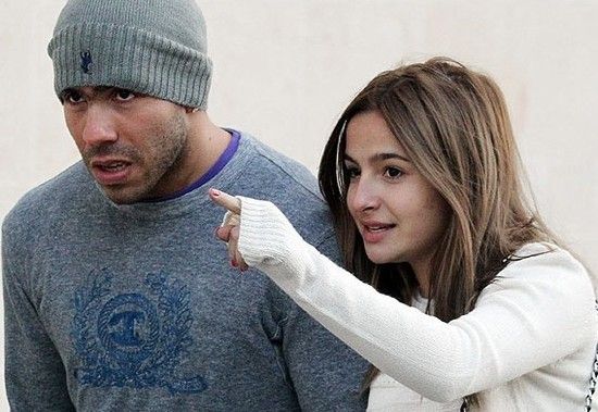 都是足坛浪子,小罗留下一段段传奇!他,留下一滩滩唾弃!